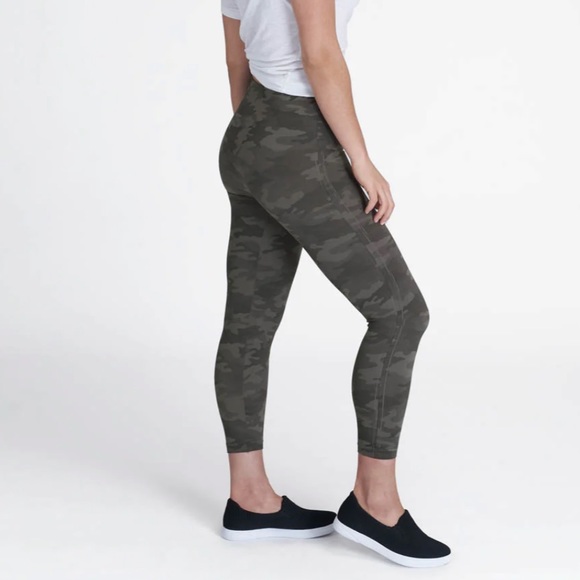 SPANX Look at Me Now Seamless Green Camo Cropped Leggings S - Picture 4 of 11